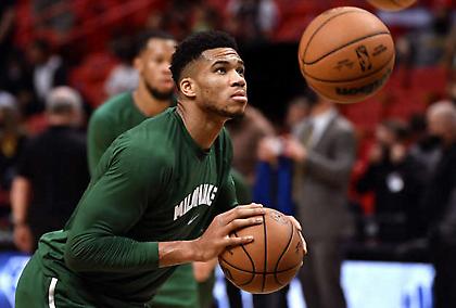 Παίζει με Σέλτικς ο Γιάννης, με 14 απουσίες στο Μιλγουόκι οι Σέλτικς