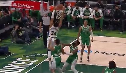 Η επιστροφή του Γιάννη έγινε με κάρφωμα!