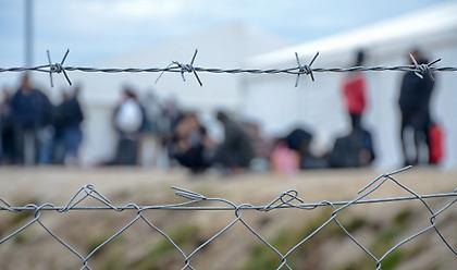 Σε δομή φιλοξενίας της Πάρου προσωρινά οι 63 διασωθέντες μετανάστες του ναυαγίου