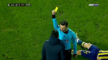 Απίστευτο: Διαιτητής στην Τουρκία έδωσε κίτρινη στον τραυματιοφορέα