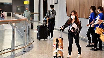 Όμικρον: Πρώτος θάνατος στην Αυστραλία - οι αρχές εμμένουν στο σχέδιο ανοίγματος