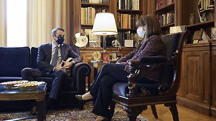 Μητσοτάκης σε Σακελλαροπούλου: Οι ειδικοί θα υποδείξουν τον χρόνο εφαρμογής των μέτρων