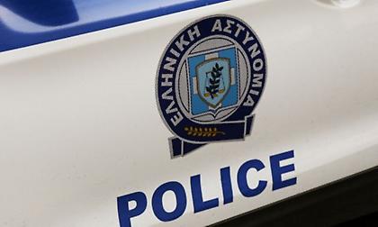Συνελήφθη γνωστός τράπερ που πόζαρε με όπλα της αστυνομίας!