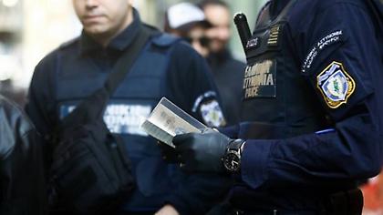Θεσσαλονίκη: 43χρονη χωρίς μάσκα απείλησε, εξύβρισε και έφτυσε αστυνομικούς