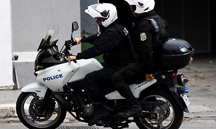 Πεντέλη: Έληξε το θρίλερ με τον άνδρα που απειλούσε ότι θα πέσει στο κενό