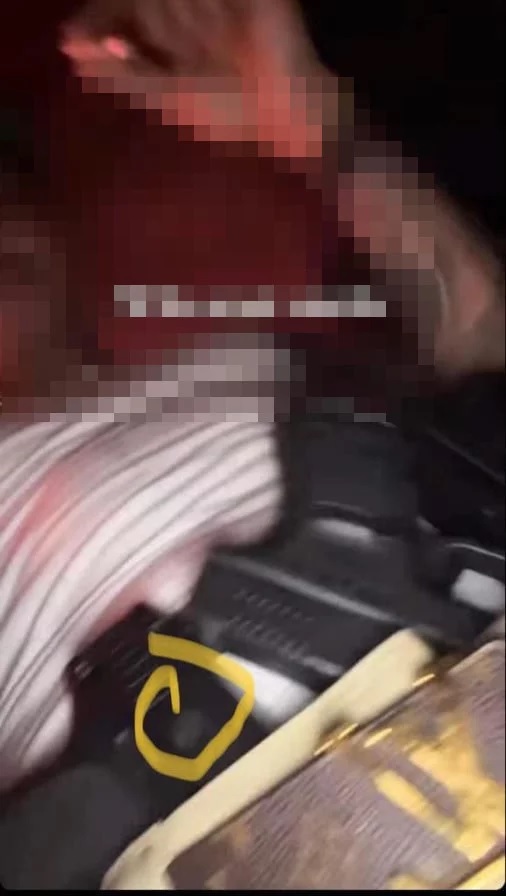 Συνελήφθη γνωστός τράπερ που πόζαρε με όπλα της αστυνομίας!