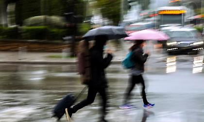 Αστατος ο καιρός, με βροχές και καταιγίδες