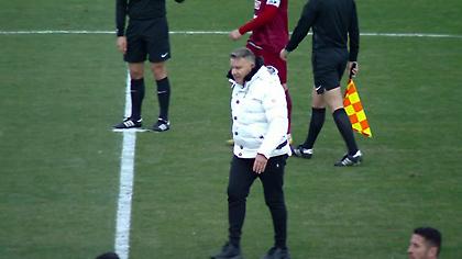 Μαινόμενος Κούγιας, έφτασε στο κέντρο του γηπέδου να διαμαρτυρηθεί!