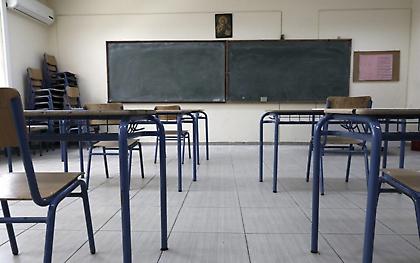 Τζανάκης: «Να παραταθούν οι διακοπές στα σχολεία»