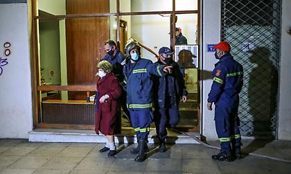 Εκκενώθηκε η πολυκατοικία στον Άγιο Παντελεήμονα: Με τις πιτζάμες έβγαινε ο κόσμος