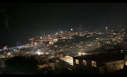 O δήμαρχος της Νάπολη απαγόρευσε τα πυροτεχνήματα και οι κάτοικοι… φωταγώγησαν την πόλη!