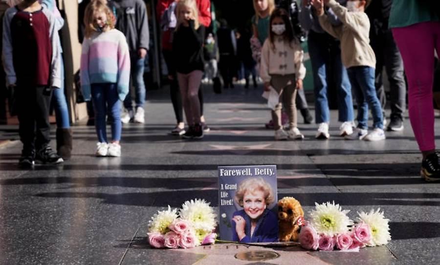 Κανονικά το event για τα 100 χρόνια της Μπέτι Γουάιτ, παρά τον θάνατό της