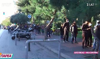 Τεράστια ουρά για ράπιντ τεστ στην πλατεία Νέας Σμύρνης