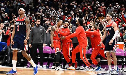 Το έκανε ξανά! Νέο τρίποντο buzzer-beater ο ΝτεΡόζαν, νέα νίκη οι Μπουλς
