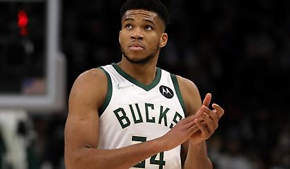 Απίστευτο: Ο Γιάννης δέχτηκε τεχνική ποινή επειδή χτύπησε την μπασκέτα