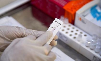 Μόσιαλος για ''Flurona'': Απαραίτητος ο εμβολιασμός και κατά της γρίπης