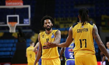 Διαφορά ΑΕΚ-Μακάμπι για Ανγκόλα, ακόμη ανοιχτό το θέμα