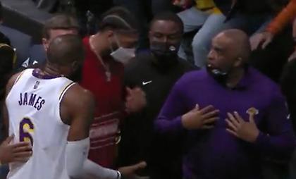 Αρπάχτηκε με τον βοηθό των Λέικερς ο Λεμπρόν