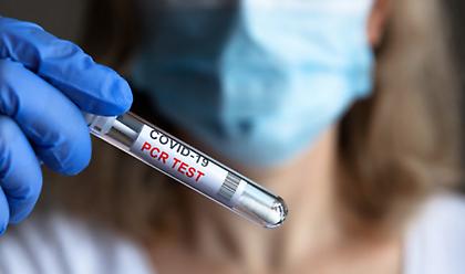 Πλαφόν στα 47 ευρώ από την Πέμπτη στα τεστ PCR