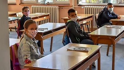 Ανοίγουν τα σχολεία τη Δευτέρα - Το μεσημέρι οι ανακοινώσεις για τα PCR στα 50 ευρώ