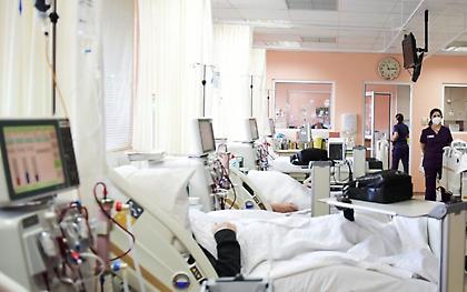 Σαρώνει η «Όμικρον» στο ΕΣΥ: Καραντίνα για 2.000 υγειονομικούς