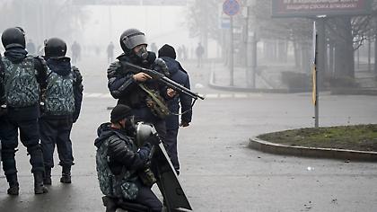 Χάος στο Καζακστάν: Αναφορές για νεκρούς, o πρόεδρος Τοκάγεφ ζητά βοήθεια από τη Ρωσία! (vids)