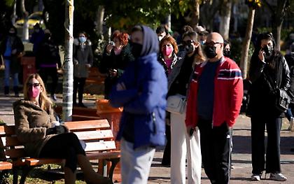 Κορωνοϊός: Κοντά στις 50.000 και σήμερα τα κρούσματα