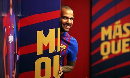 Βασικός μετά από 2055 ημέρες με την Μπαρτσελόνα ο Ντάνι Άλβες!