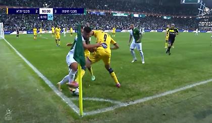 Ρεσιτάλ καθυστερήσεων: Ποδοσφαιριστής της Μακάμπι Χάιφα κράτησε δύο λεπτά την μπάλα στο κόρνερ!
