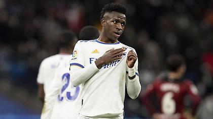 Σπουδαία κίνηση: Ο Βινίσιους πήδηξε για να μην πατήσει το σήμα της Ρεάλ