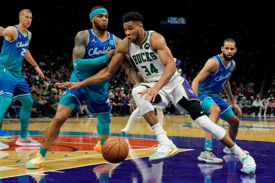 Χόρνετς-Μπακς 103-99