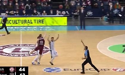 Εντυπωσιακό buzzer beater πίσω από το κέντρο από συμπαίκτη του Καλαϊτζάκη