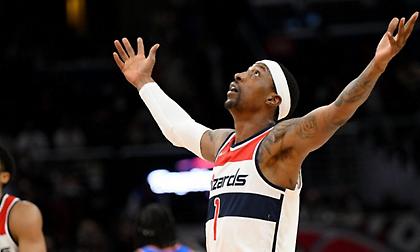 Xαμός στους Ουίζαρντς: Πλακώθηκαν στα αποδυτήρια Χάρελ και Κάλντγουελ-Πόουπ!