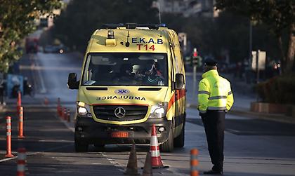 Σοβαρό τροχαίο στις Αχαρνές: Δύο άτομα ανασύρθηκαν χωρίς τις αισθήσεις τους