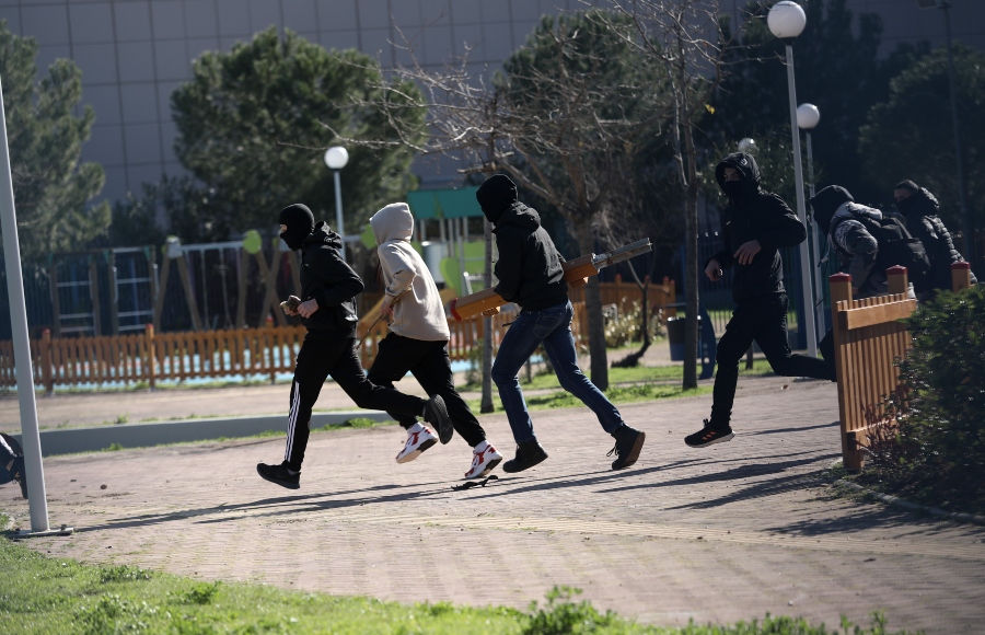 Μαρούσι: Ένταση έξω από το υπουργείο Παιδείας