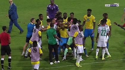 Έπεσαν μπουνιές μετά το τέλος του Γκαμπόν-Γκάνα!