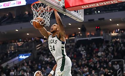 Δήλωση τίτλου των Μπακς-Διέλυσαν Γουόριορς με τριπλ-νταμπλ Γιάννη