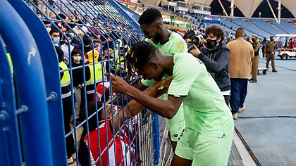 Φοβερό σκηνικό: Ινιάκι και Νίκο Γουίλιαμς πανηγύρισαν την πρόκριση με τη μαμά τους!