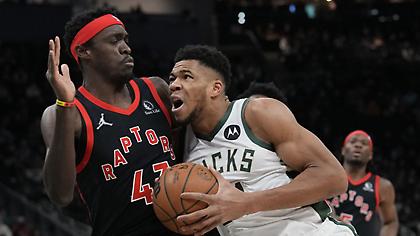 Την πάτησαν ξανά με τους Ράπτορς οι Μπακς, πάλεψε μόνος του ο Γιάννης