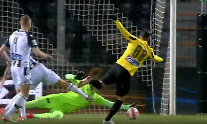 Από μία μεγάλη ευκαιρία για ΑΕΚ και ΠΑΟΚ μέσα σε μισό λεπτό!