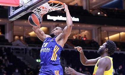 Καταιγιστική Ρεάλ στο Βερολίνο στην επανεμφάνιση του Ντεκ