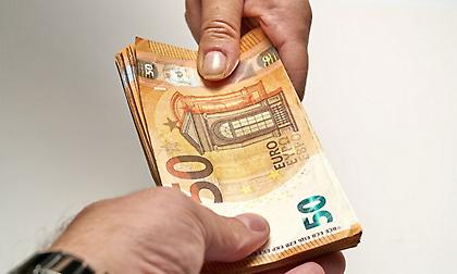 Πωλήτρια σε λαϊκή αγορά βρήκε 5.000 ευρώ και τα επέστρεψε