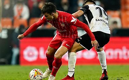 Φρέναρε τη Σεβίλλη η Βαλένθια