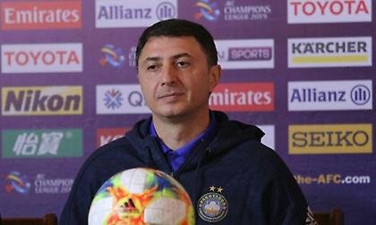 Φέρνει Αρβελάτζε στον πάγκο της Χαλ ο Ατζούν