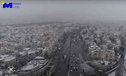 Εντυπωσιακές εικόνες της χιονισμένης Αθήνας από drone - Χαμός στους δρόμους