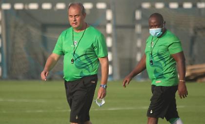 Προπονητής Μαλάουι: «Πλένουμε μόνοι μας τα εσώρουχα και τα κρεμάμε σε θάμνους για να στεγνώσουν»