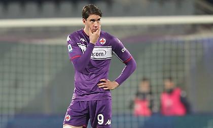 Οπαδοί της Φιορεντίνα ανέβασαν υβριστικά πανό με απειλές για τον Βλάχοβιτς