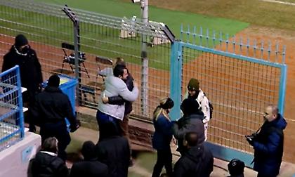 Αγκαλιά Καρυπίδη με Παπαϊωάννου μετά το τέλος του Λαμία-Άρης