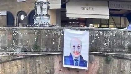 Οργή για την πώληση Βλάχοβιτς στη Γιουβέντους στη Φιορεντίνα: Πανό του προέδρου ως κλόουν