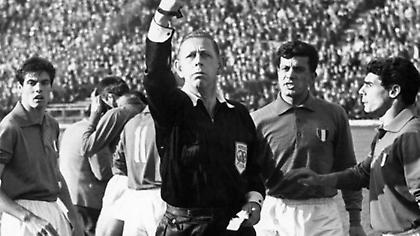 Κεν Άστον: Ο άνθρωπος που άλλαξε για πάντα το ποδόσφαιρο κοιτώντας ένα... φανάρι!